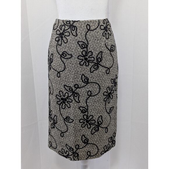 NWOT! TALBOTS! FAB WOOL BLEND FLORAL EMBROIDERY BLACK, CREAM SKIRT! SZ 6 - Picture 2 of 8